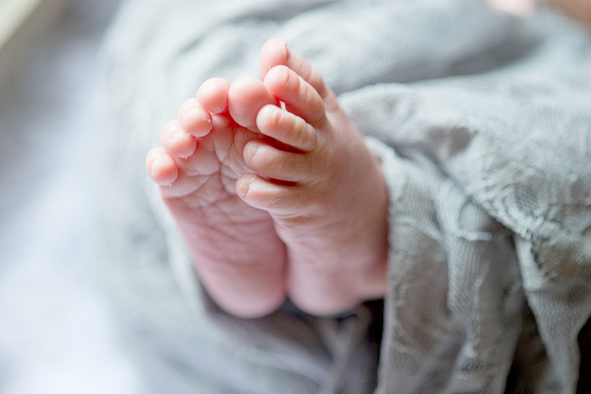 Pregnancy photography golden hour